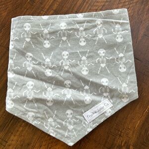🐶 3 for $15🐶 
Skeleton Halloween Dog Bandana with Snaps